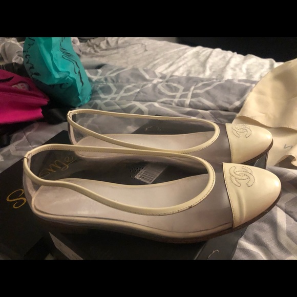 CHANEL CLEAR SLIP ON FLATS - Picture 2 of 7
